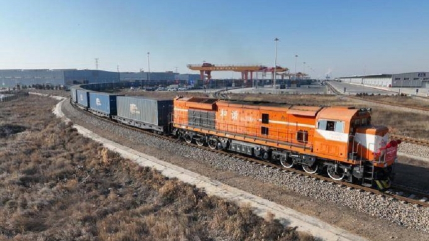 "Ведомости": новых заказов на транзит грузов из КНР в ЕС практически нет